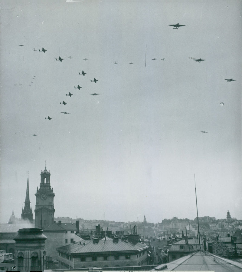 Third flygeskadern flying over the city of Stockholm. - 24 September 1947 - Vintage Photograph