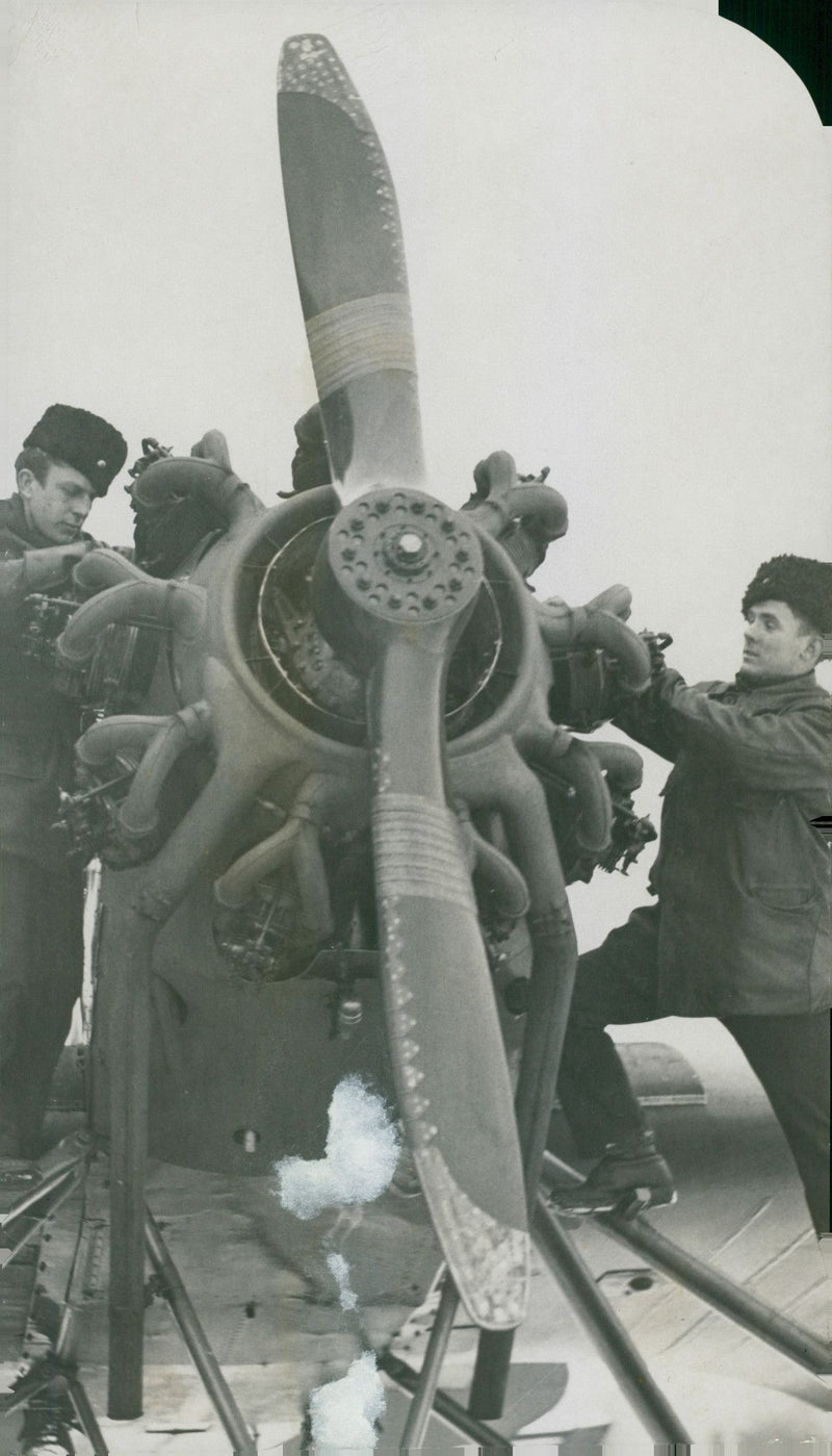 Roslagens air wing, overhaul of aircraft engine - 3 February 1937 - Vintage Photograph