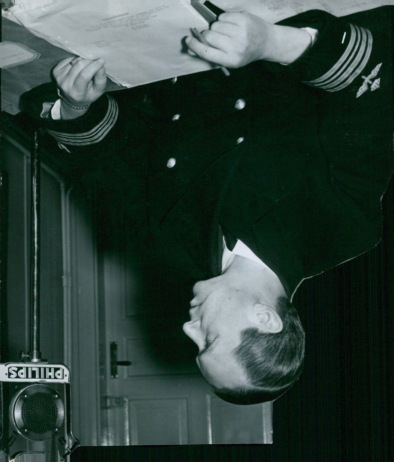 Major Bertil Schultz at the air war school. - Vintage Photograph