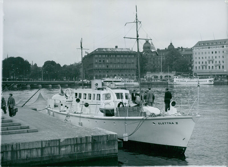 Stockholm has been visited by a pleasure and experimentation yacht, Elettra II, docked at the steps of Logarden. - Vintage Photograph