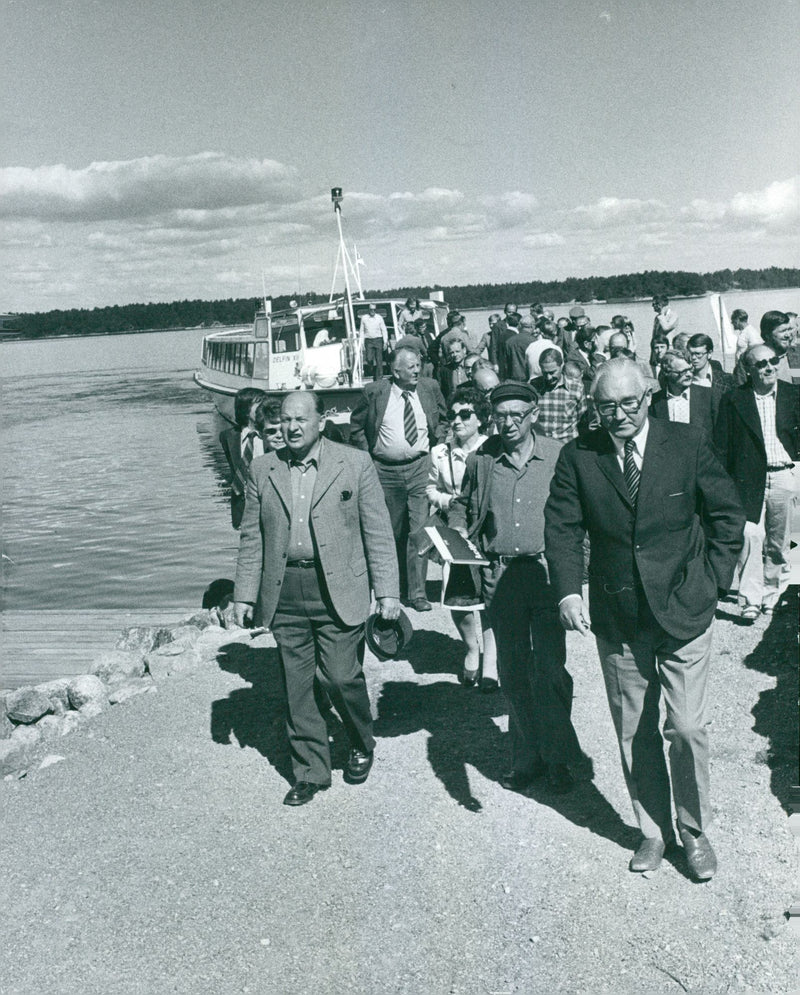 Meeting with politicians from the county, the county council and the parliament in the archipelago - Vintage Photograph