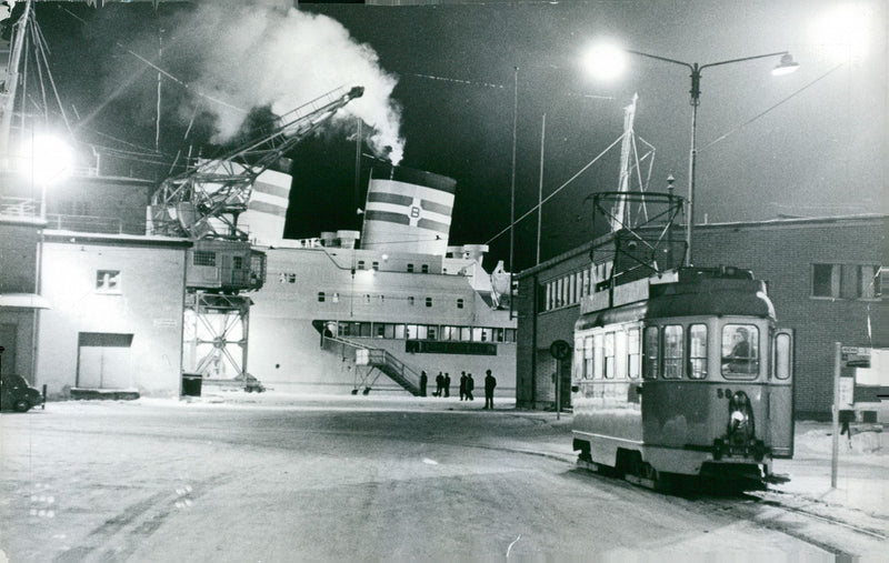 BiljÃ¤rjan Drill at the quayside in Turku - Vintage Photograph