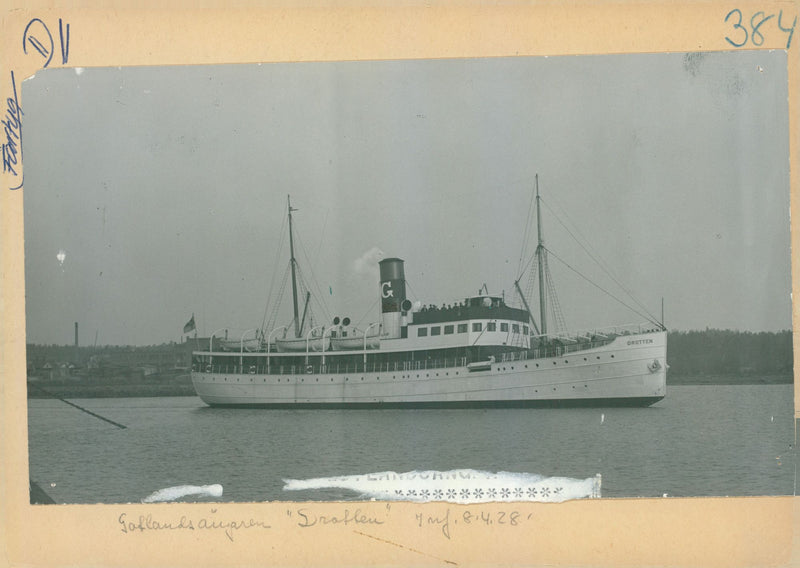 S / S Drotten went between Gotland and the mainland - 8 April 1928 - Vintage Photograph