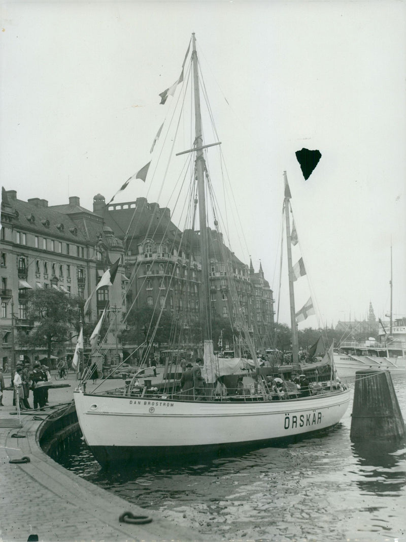 The Navy lifeboat Dan BrostrÃ¶m. - 17 June 1930 - Vintage Photograph