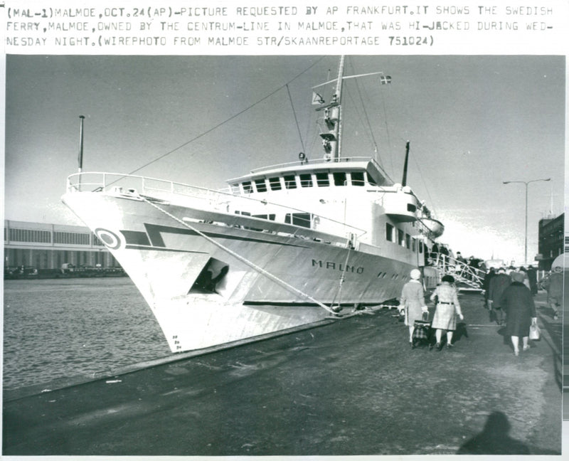 Capture of the center line ship M / S MalmÃ¶ and M / S Copenhagen - Vintage Photograph