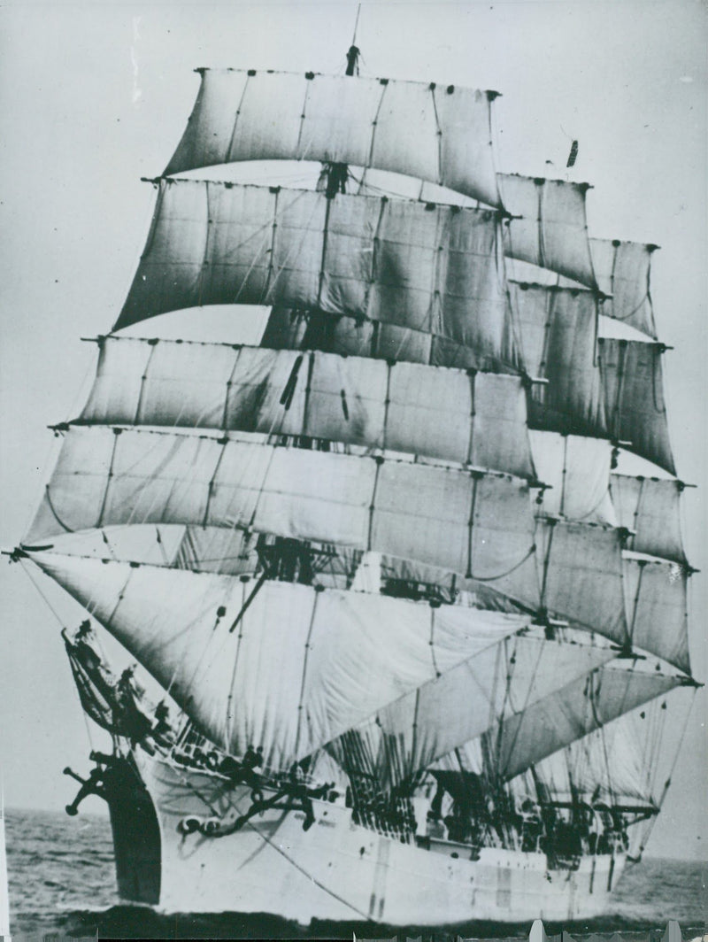 The Swedish bark "Abraham Rydberg" sailing into Boston Harbour. - Year 1941 - Vintage Photograph