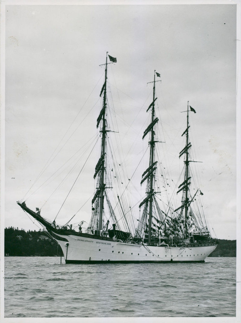 The ship Deutschland on stream. - 29 July 1935 - Vintage Photograph