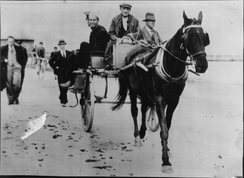 Kurt BjÃ¶rkvalls Atlantic flight - 12 October 1936 - Vintage Photograph