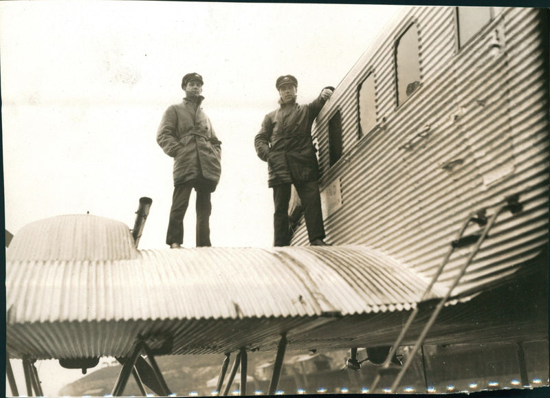 Telegraph and captain during Nobile's polar expedition. - Vintage Photograph