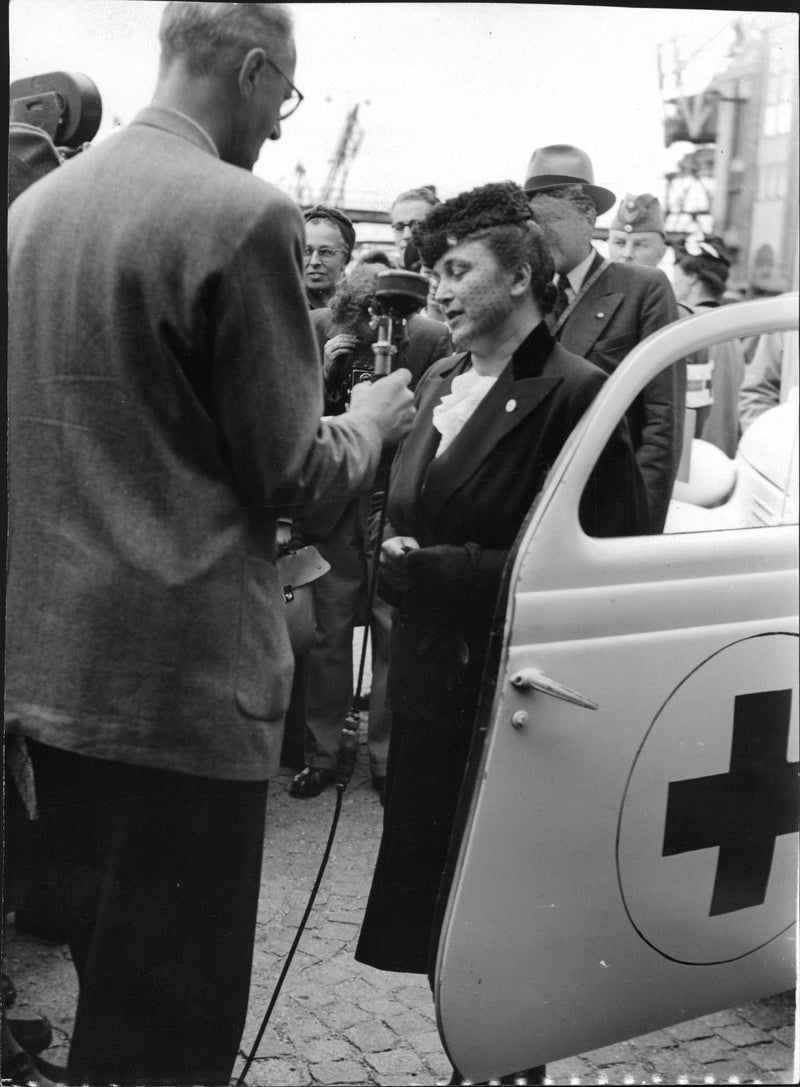 The Red Cross expedition's departure to Prague. - 4 September 1945 - Vintage Photograph