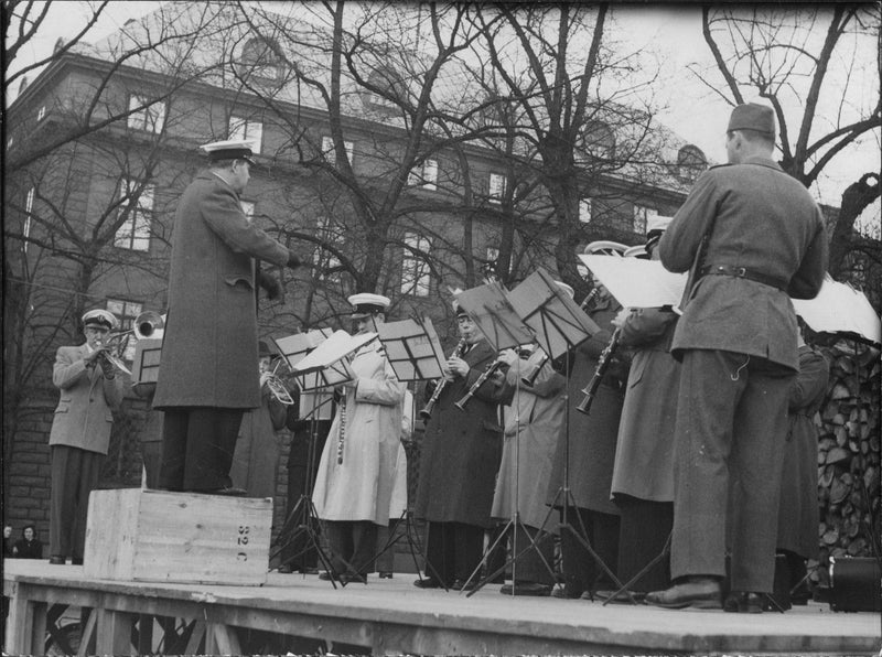 The railway year's music year plays at KungstrÃ¤dgÃ¥rden. - 9 May 1944 - Vintage Photograph