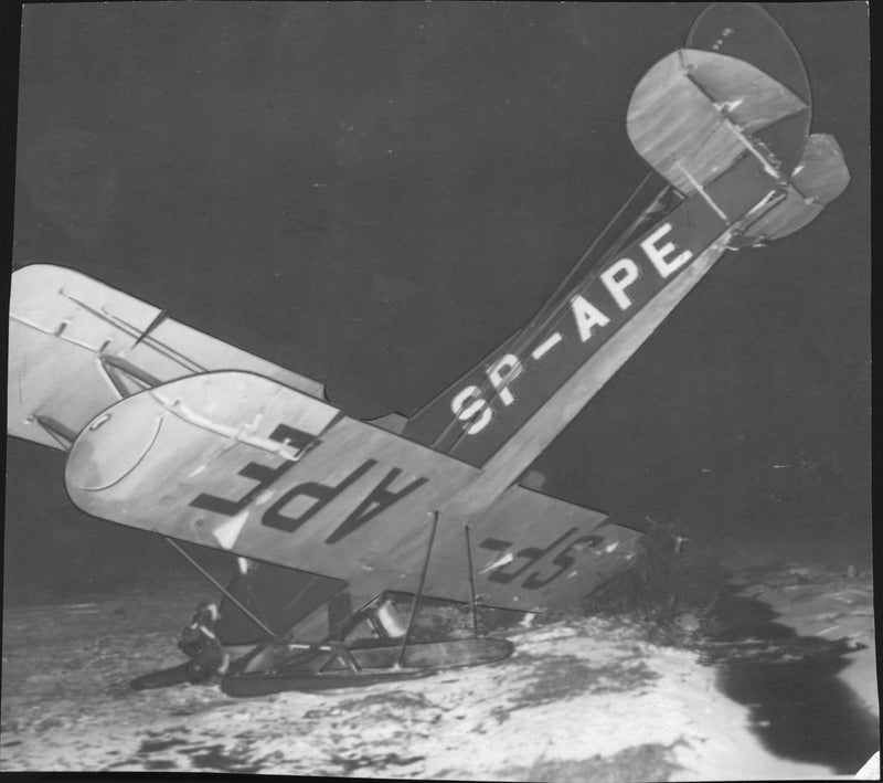 A Polish refugee crash landing an airplane in SwedenPolish, state, belonging, aircraft, crashed, 1:06 a.m., Friday, 25 year-old, Polish, refugee, frozen, field, kilometer, Kalmar, city, limits. - Vintage Photograph