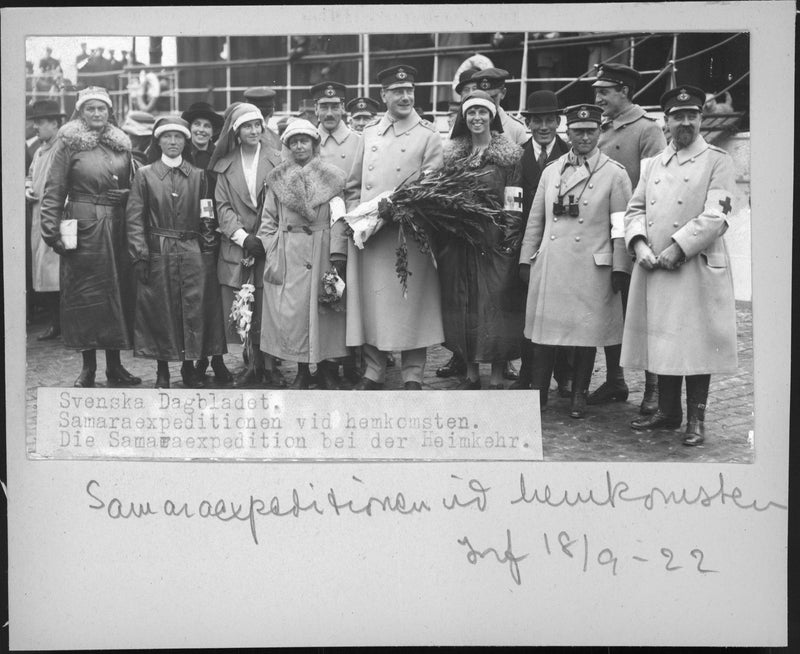 Red Cross expedition on arrival from Samara. - Year 1921 - Vintage Photograph