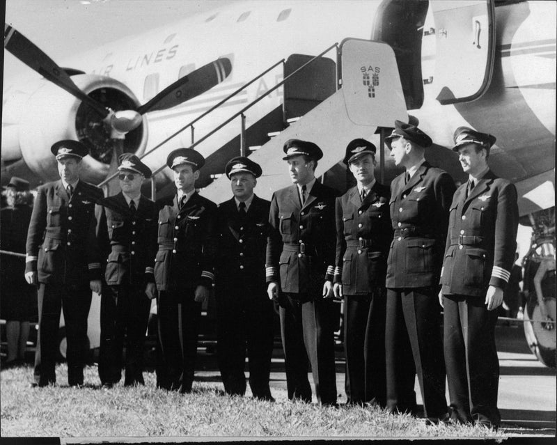 First DC-6 at Bromma. The crew is set up - 10 May 1948 - Vintage Photograph