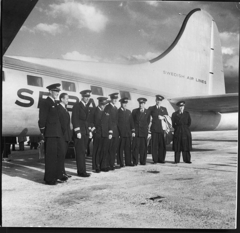 The crew in front of the plane who completed the flight to South America - 9 April 1946 - Vintage Photograph