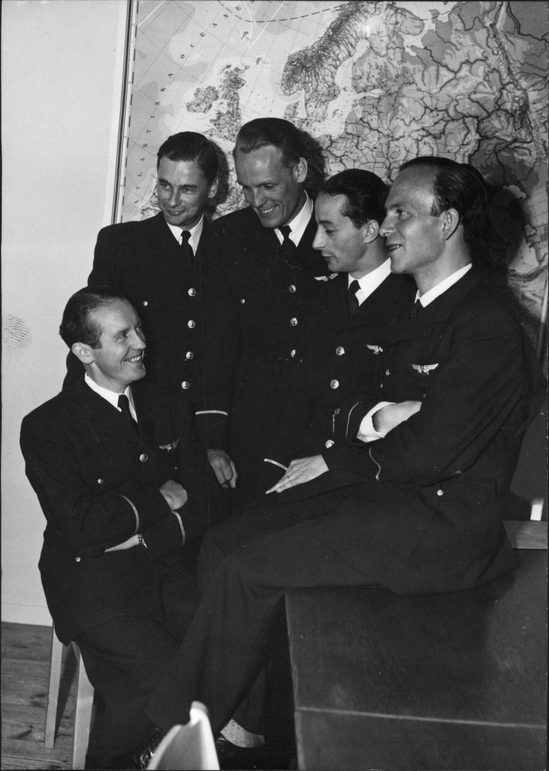 Five graduated pursers (cabin crew) from the ABA's course at Bromma. - Vintage Photograph