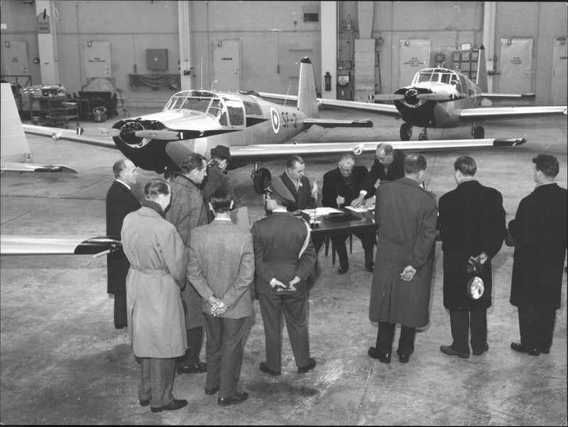Captain Aaltonen and Saab's CEO Tryggve Holm signing of delivery documents - Vintage Photograph