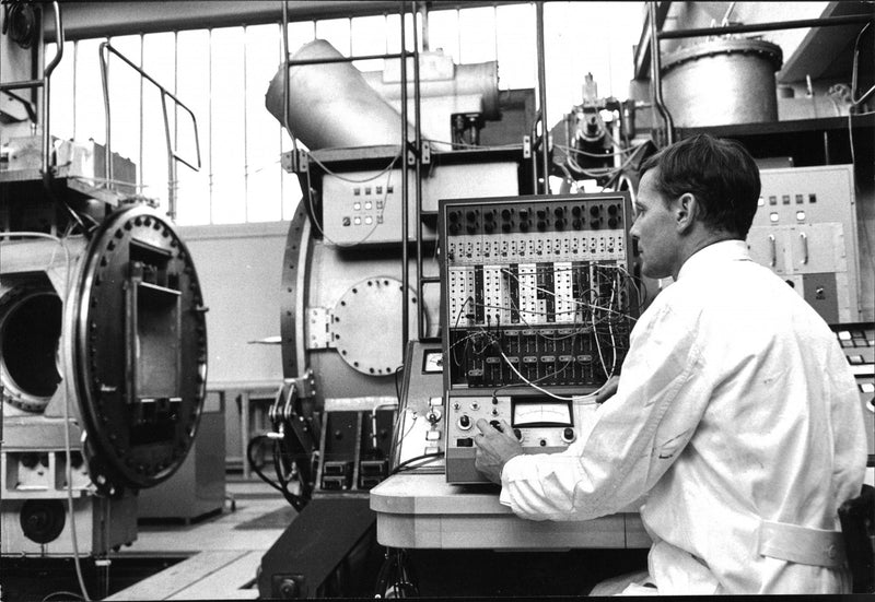 Wind tunnel tests at the Aeronautical Research Institute in Ulvsunda. - Vintage Photograph