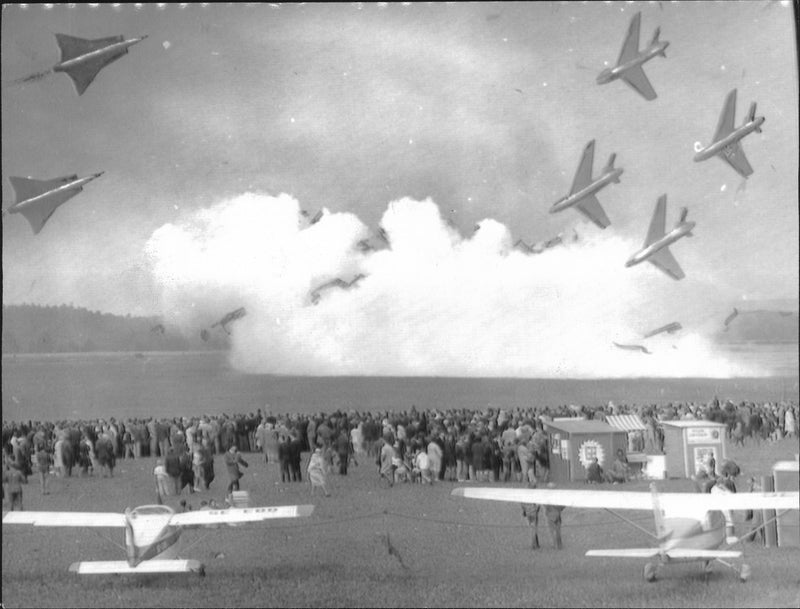 The Draken (left) and Hawker Hunter planes displayed on aviation day in Trollhattan for 20,000 spectators. - Vintage Photograph