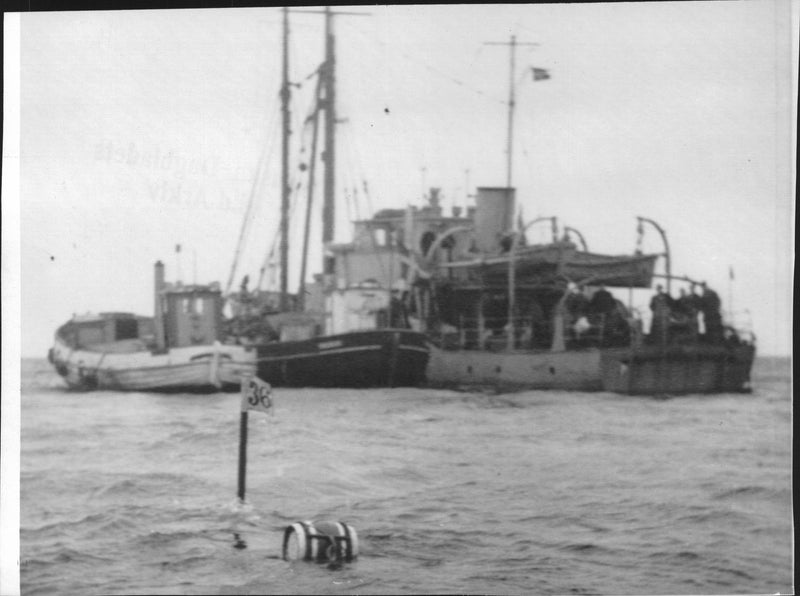 Delayed recovery work because of the stormy weather of the wrecked aircraft Torlak Viking - Vintage Photograph