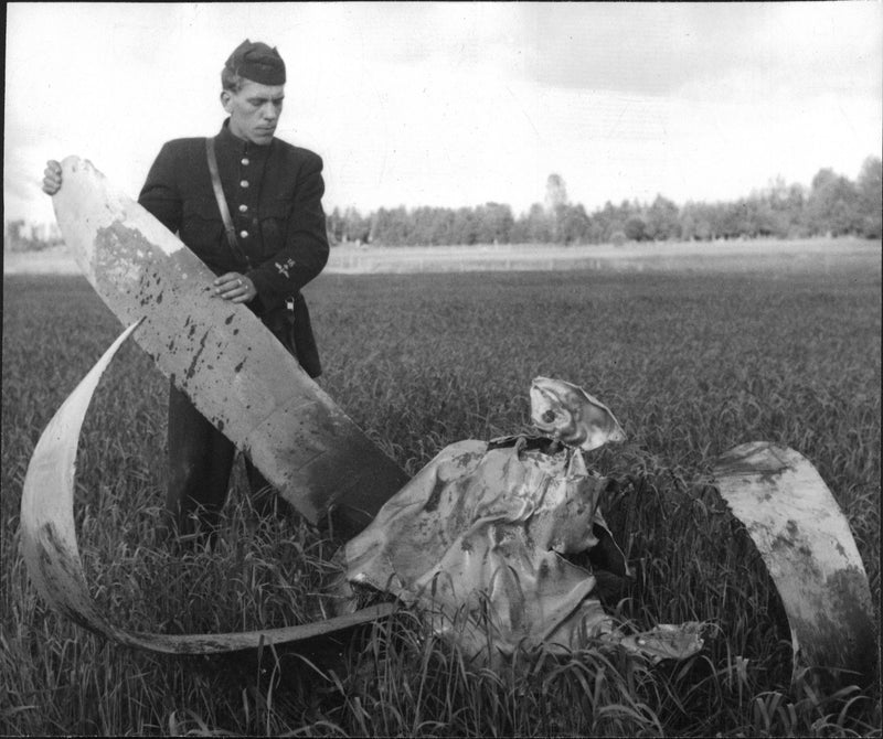 Plane crash in Uppland where conscript Palm looks at the remains of the propeller. - Vintage Photograph