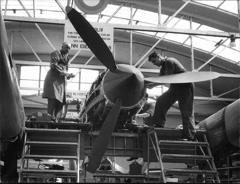 A J 21st mounted. - 12 June 1947 - Vintage Photograph