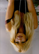 US film actress Goldie Hawn, wearing a pearl necklace. - Vintage Photograph