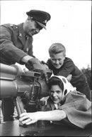An anti-tank piece demonstrated at regemntets day of the Svea Life Guards. - Vintage Photograph