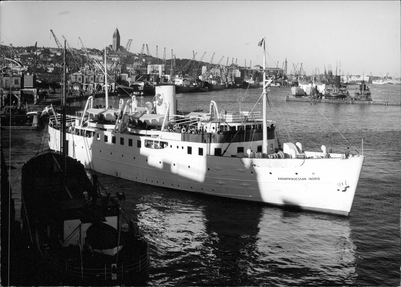 "Kronprinsessan Ingrid" levererad 1936 till GFL. - Vintage Photograph