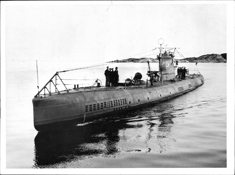 The submarine Ulven with crew - Year 1943 - Vintage Photograph