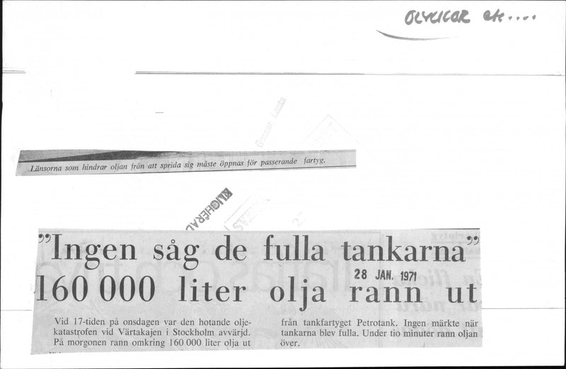 160 000 liters of oil leaked from the tanker Petro Tank at Värtakajen, seen here booms to prevent the oil from spreading. - Vintage Photograph