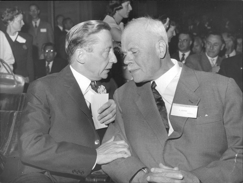Congress President Prof. B. Uvnäs and Russian Pharmacologist Prof. S. Anichkov in conjunction during the Congress of the Concert Hall - Vintage Photograph