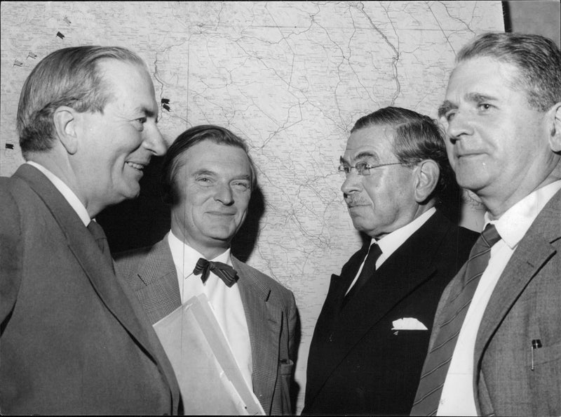 John Nihlen, Erik GrafstrÃ¶m, Bo HammarskiÃ¶ld and GÃ¶sta Walin at the press conference on the protection of nature and waterfalls. - Vintage Photograph