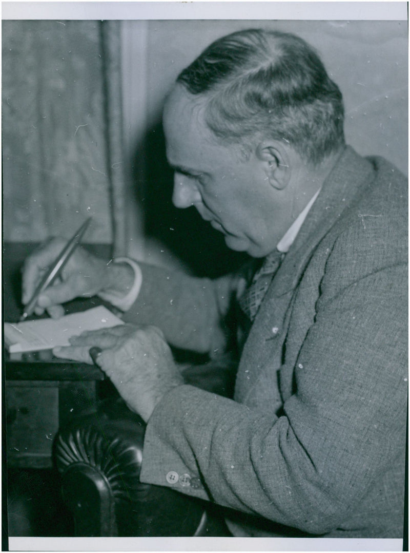 The famous religious musician and bible connoisseur Robert Harkness visited Sweden. - 9 August 1938 - Vintage Photograph