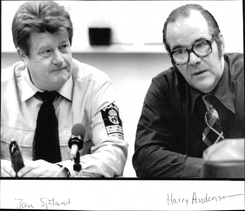 Jan Sjölund and Harry Andersson at a press conference about the murder of Louise Mårstad. - Vintage Photograph