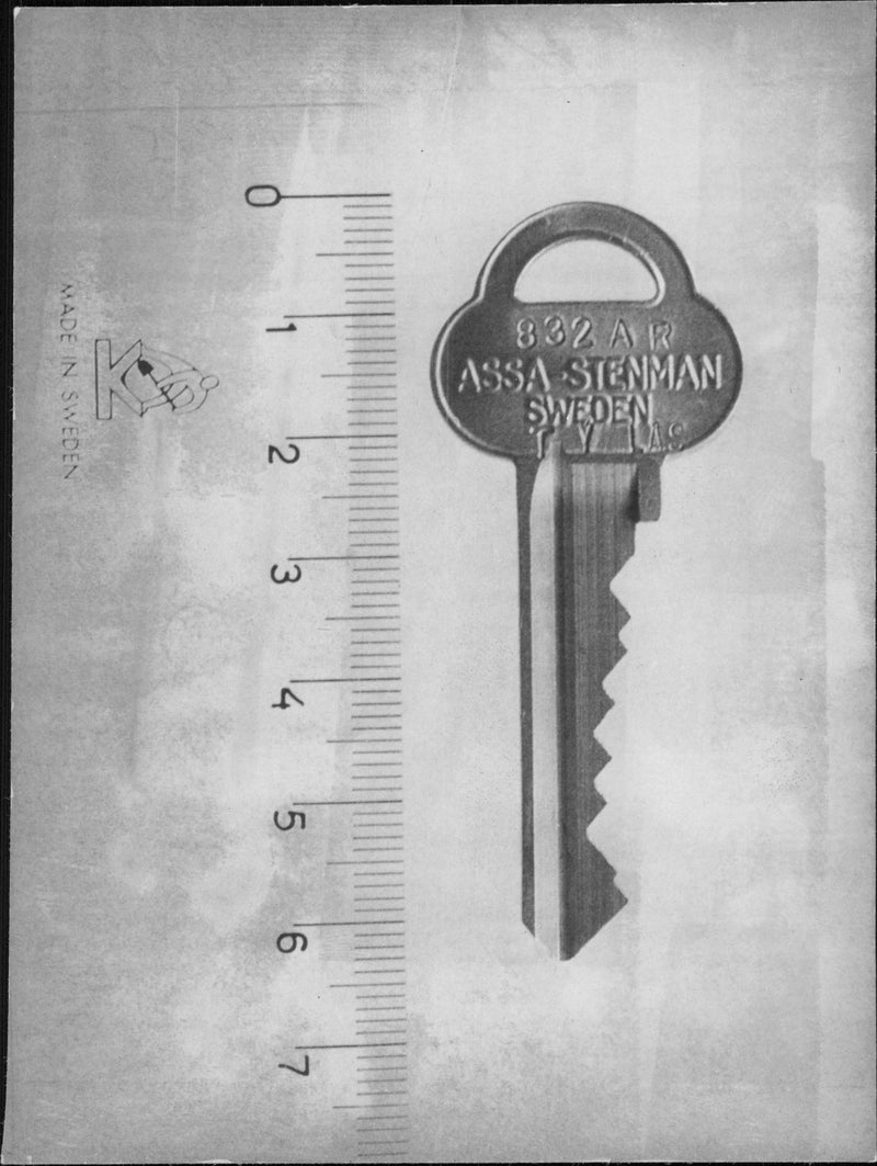 A trace missing key complicated a murder investigation - Vintage Photograph