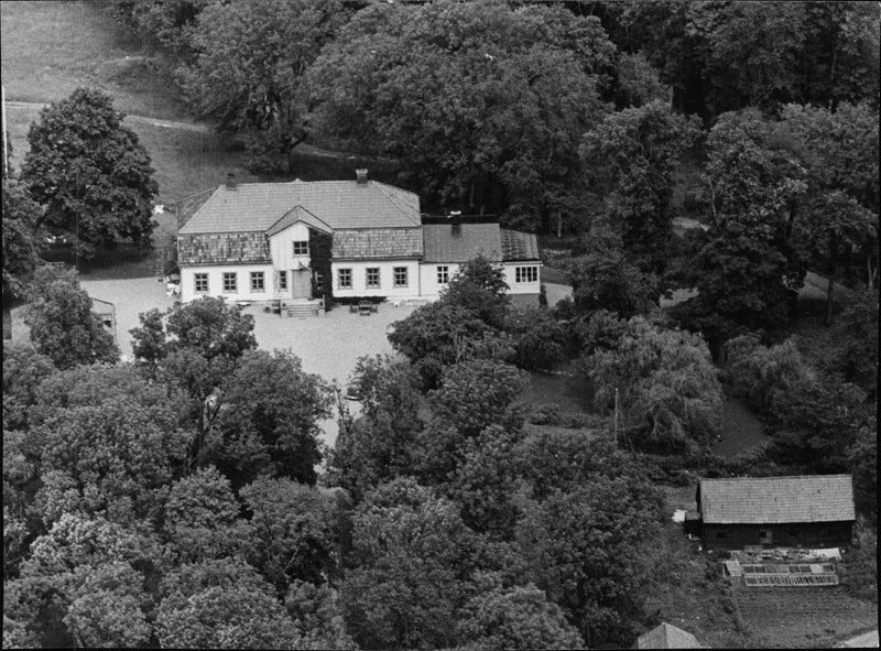 Rodiusfallet. Hessle Farm, purchased by Rodius, is located in Örsundsbro between Uppsala and Enköping - Vintage Photograph