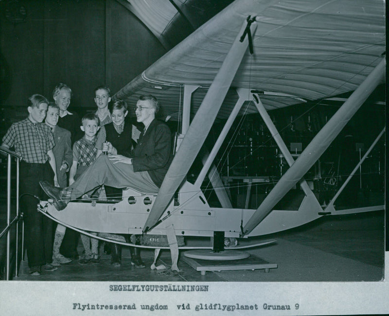 Flights interested young people at the glider Grunau 9 at gliding exhibition - 20 June 1941 - Vintage Photograph