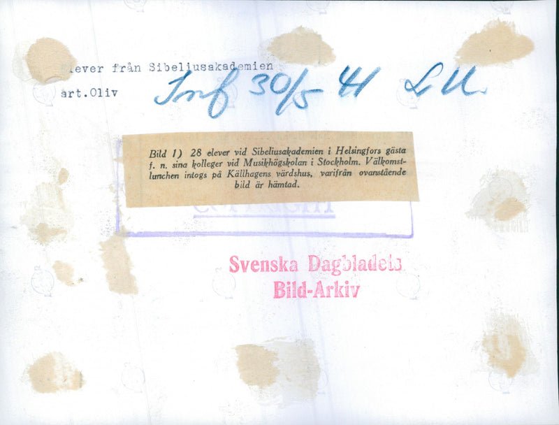 Pupils at the Sibelius Academy in Helsinki visit their colleagues at the School of Music - 20 May 1941 - Vintage Photograph
