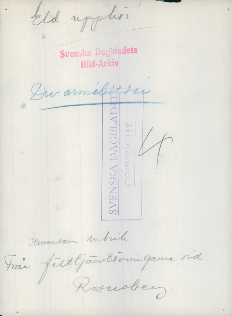 From field service exercises in Rosenberg. Cease-fire. - Vintage Photograph