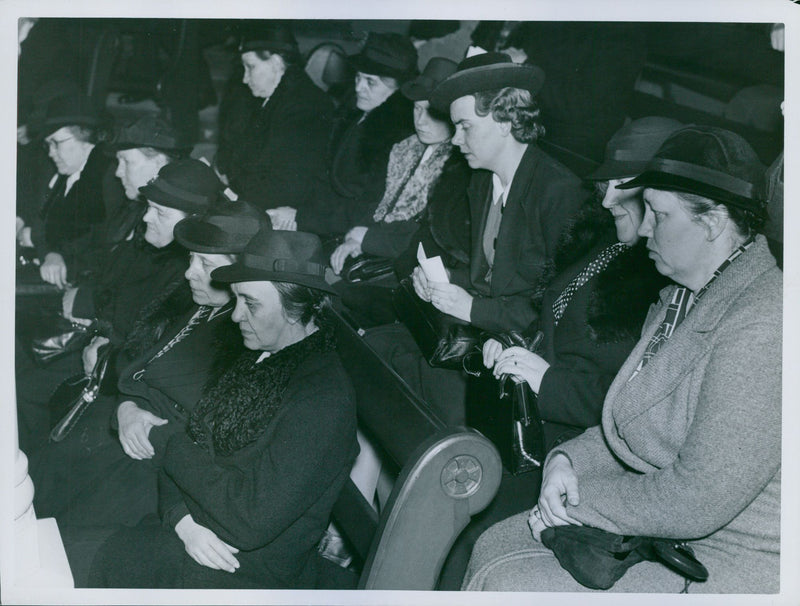 Public image from the free animal meeting - 1 April 1939 - Vintage Photograph