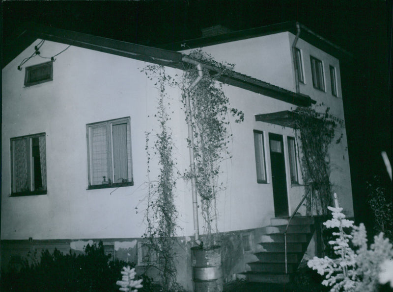 Fascinating drama at the villa community Gribbylund where Mrs Margareta was murdered - 18 October 1944 - Vintage Photograph