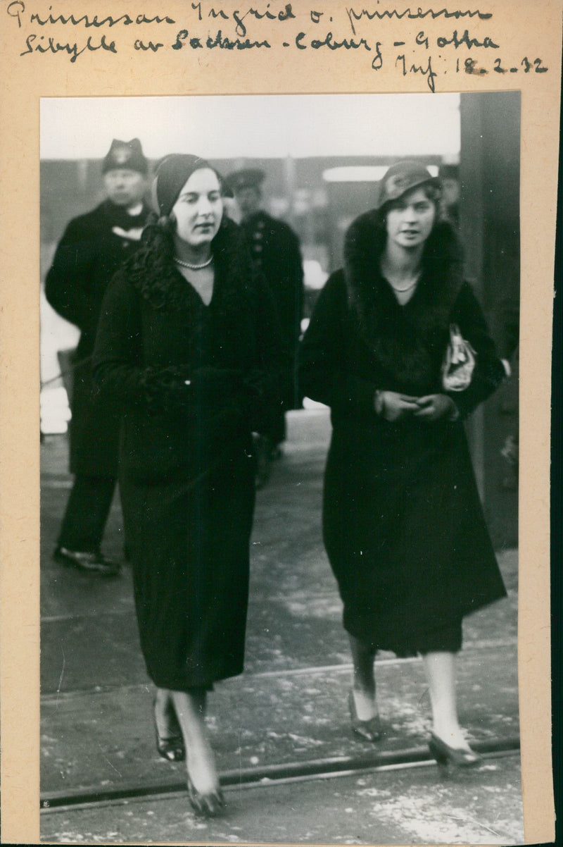 Prinsessan Ingrid av Sverige tillsammans med Prinsessan Sibylla 1932. - Vintage Photograph