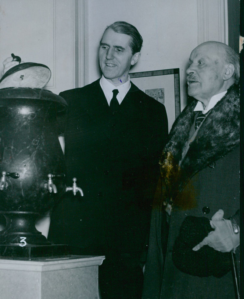 KÃ¤lllmÃ¤stare Aug Hallner admires old fuel tank - 23 January 1943 - Vintage Photograph