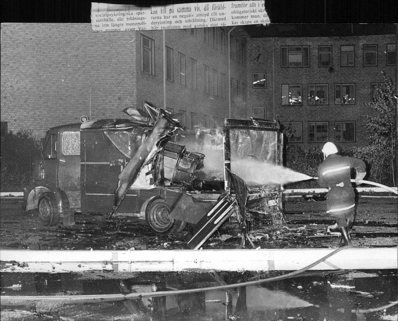 Extinguishing of the van after an acetylene gas explosion. - Vintage Photograph