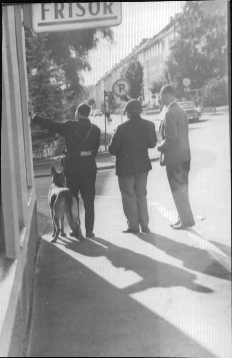 30 police officers took part in the campaign to get the one submachine gun man - Vintage Photograph