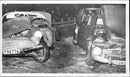 Bilarna förstördes helt efter en våldsam kollision mellan tre bilar - Vintage Photograph