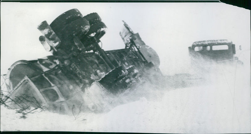 The tanker overturned on the road between Malmö and Ystad. - Vintage Photograph