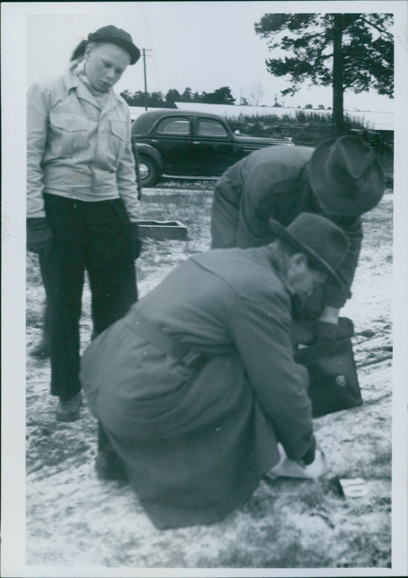 Detective Sergeant Ödesjö inspect the crime scene after the driver's murder - Vintage Photograph