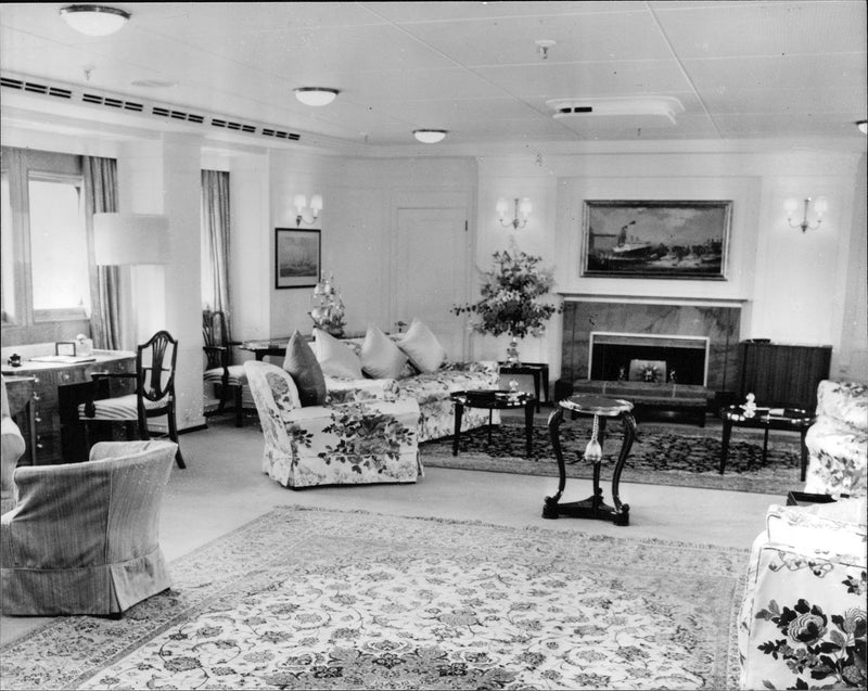 Interior view of the drawing room on the royal yacht Britannia, which was used by Prince Charles and Lady Diana on their honeymoon. - Vintage Photograph